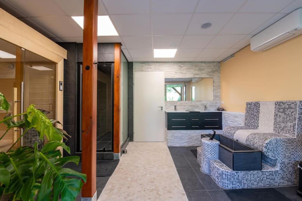 Wellness Studio Tiel Met Sauna En Jacuzzi المظهر الخارجي الصورة