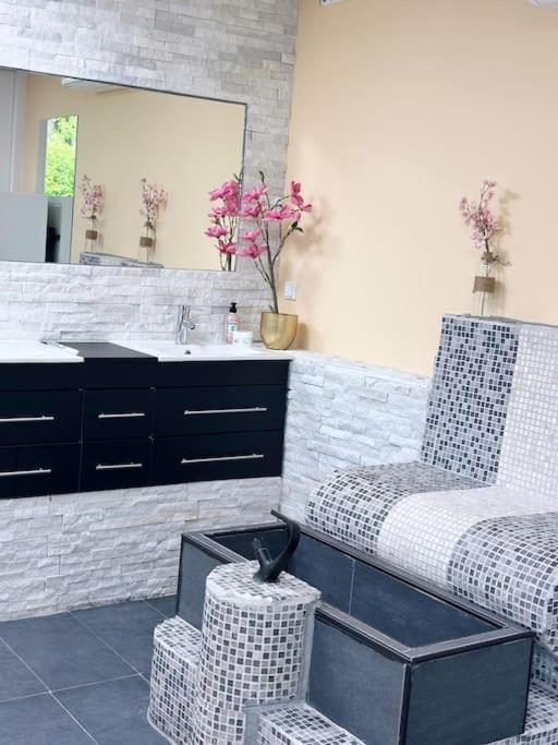 Wellness Studio Tiel Met Sauna En Jacuzzi المظهر الخارجي الصورة